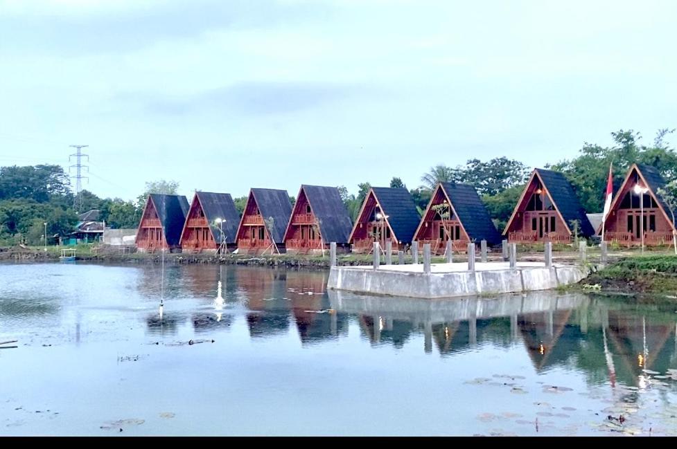 Resort & Resto Talaga Sundayana ซูบัง ภายนอก รูปภาพ