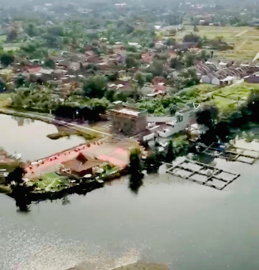 Resort & Resto Talaga Sundayana ซูบัง ภายนอก รูปภาพ
