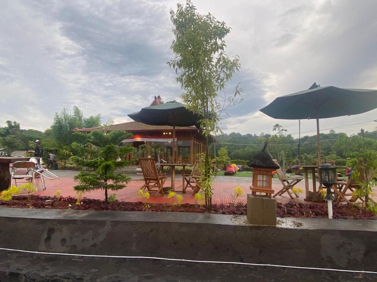 Resort & Resto Talaga Sundayana ซูบัง ภายนอก รูปภาพ