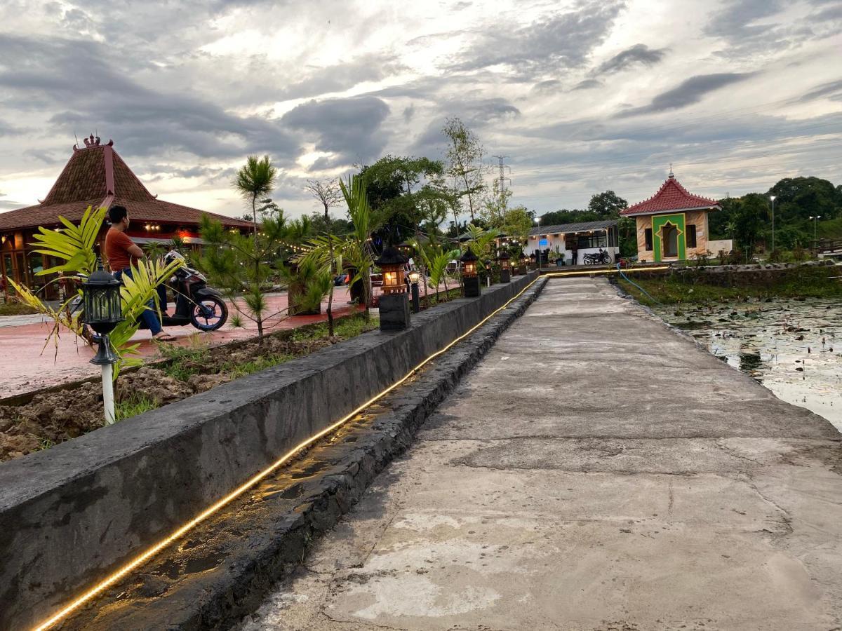 Resort & Resto Talaga Sundayana ซูบัง ภายนอก รูปภาพ