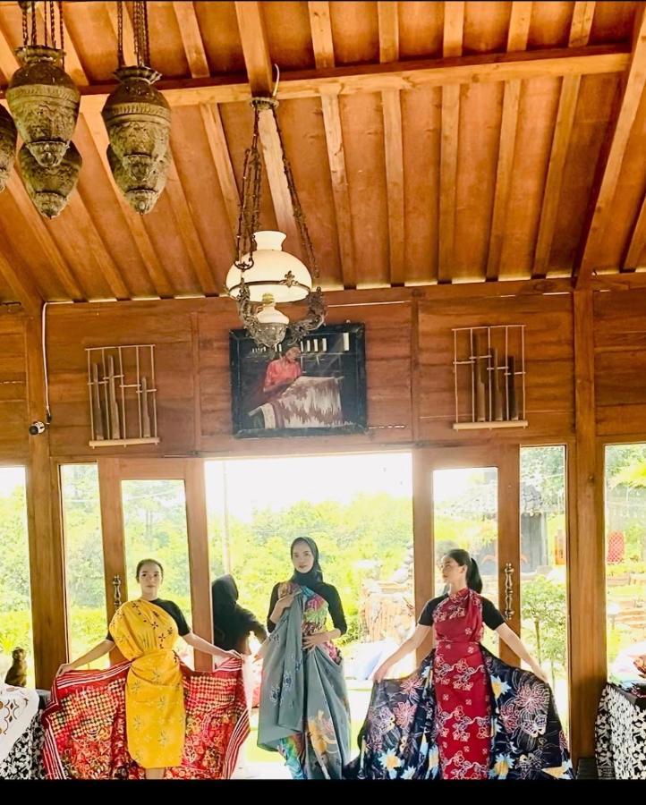 Resort & Resto Talaga Sundayana ซูบัง ภายนอก รูปภาพ
