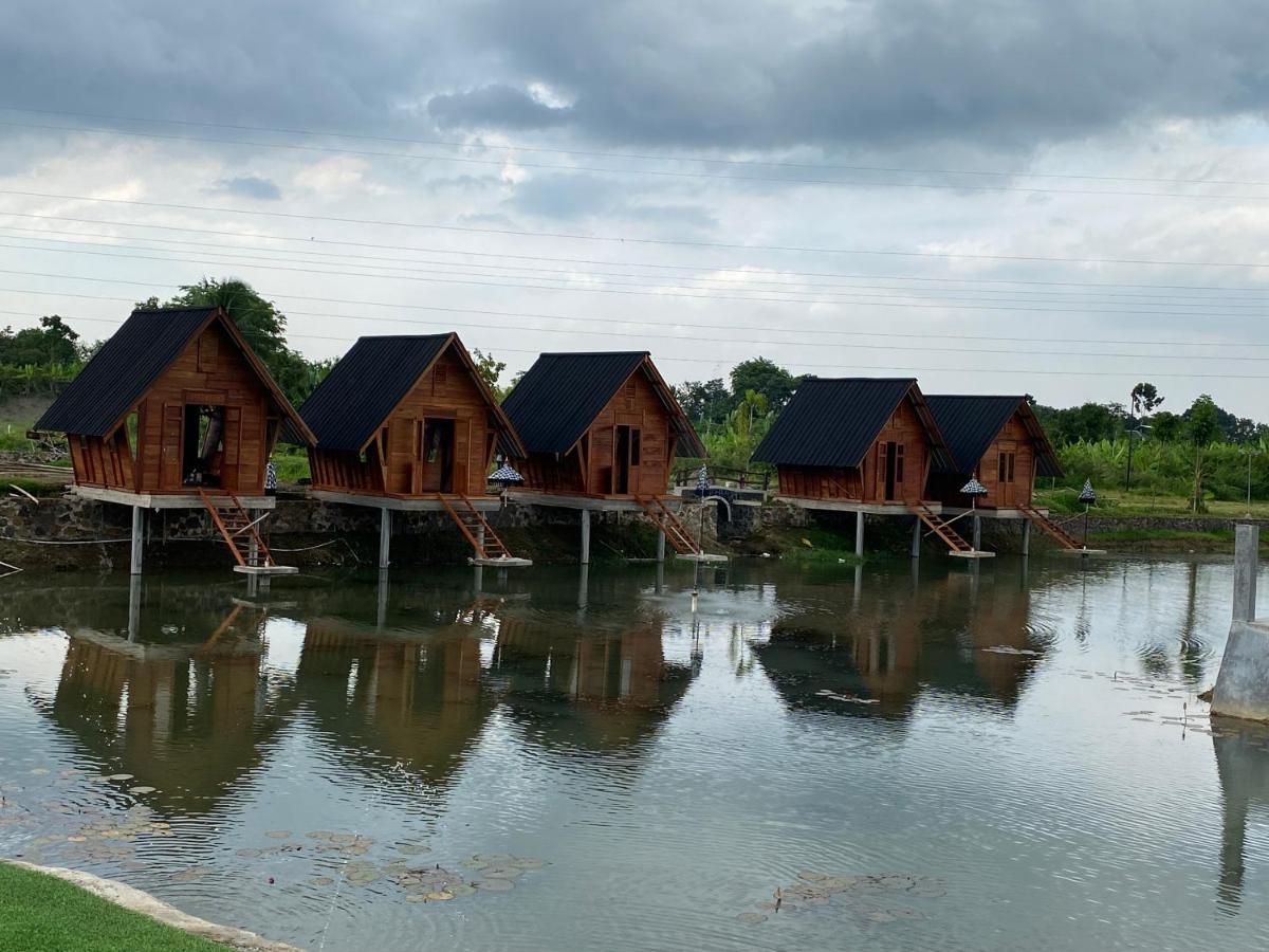 Resort & Resto Talaga Sundayana ซูบัง ภายนอก รูปภาพ