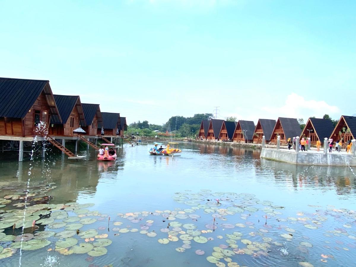 Resort & Resto Talaga Sundayana ซูบัง ภายนอก รูปภาพ