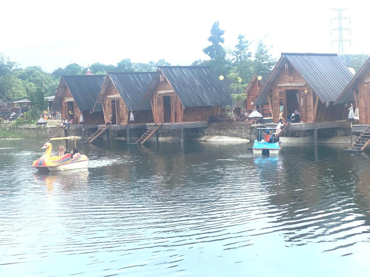 Resort & Resto Talaga Sundayana ซูบัง ภายนอก รูปภาพ